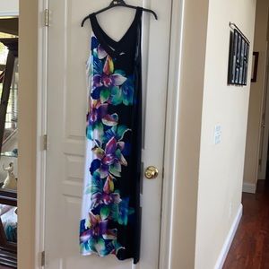Very good condition Peter Nygard maxi dress